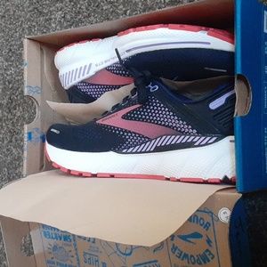 Brooks Adrenaline GTS 22 Size 8.5 Medium